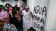 Centenas de mulheres ocupam sede da Nestlé em MG contra a privatização do Aquífero Guarani