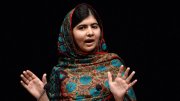 Em visita ao Brasil e de mãos dadas com o imperialismo, Malala fala da educação das mulheres