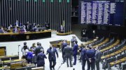Bolsonaro e Câmara tentam aprovar PEC dos precatórios, visando eleições e bilhões a deputados