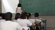 Professor no Brasil tem salário menor que a média dos países da OCDE 