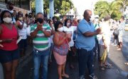 Marisqueiras e pescadores protestam contra o fim dos trens suburbanos em Salvador