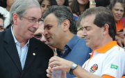 PSDB tomou a decisão mais adequada ao pedir afastamento de Cunha, diz Aécio