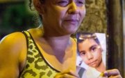 Mãe do menino Eduardo, morto pela PM no Complexo do Alemão, exige justiça 
