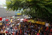 Com milhares de professores na Praça da Matriz, PL de Leite é suspenso pela justiça