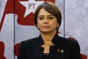 A senadora Ângela Portela do PT denuncia o PL 5069, sem dizer que seu partido também é autor