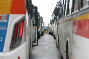 Rodoviários de Recife pararam o trânsito denunciando a falta de manutenção dos ônibus