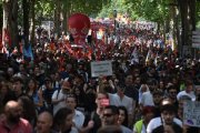 As ruas voltam a expressar o descontentamento com Macron, enquanto centrais sindicais buscam o diálogo