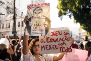 Trabalhar até morrer e sem educação: projeto de Bolsonaro cobrará mensalidade em universidades 