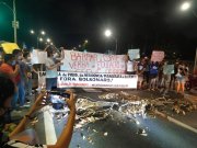 Estudantes cortam BR-101 em Recife contra os atrasos das bolsas do PIBID