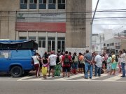 Terceirizados da SAFE fazem ação na SESAP-RN exigindo pagamento de salários de Fátima Bezerra (PT)