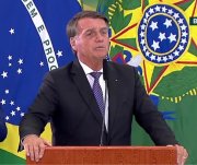 Bolsonaro mentiroso diz que Pazuello atenuou crise no auge da covid em Manaus