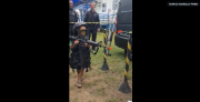 PM assassina de Castro faz evento asqueroso no RJ com crianças segurando simulacros de fuzil