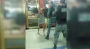 Mulher trans pede ajuda e é agredida por policial militar em Recife