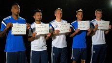 Estrelas da seleção alemã de futebol em apoio aos refugiados