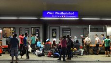Viena recebeu 100 refugiados nesta 4ª feira, e se prepara para nova onda