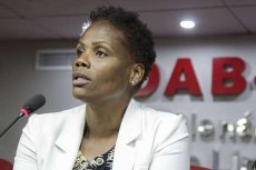 "O Estado é racista, entendeu?" diz Valéria, advogada negra algemada durante audiência