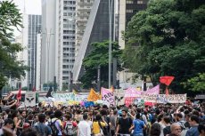 Milhares tomam as ruas de São Paulo em apoio aos estudantes secundaristas