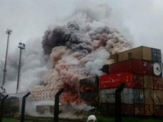 Vazamento de gás e incêndio se espalham por terminal portuário no Guarujá