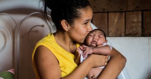 Cortes em saúde pública deixa crianças com microcefalia morrer no Nordeste