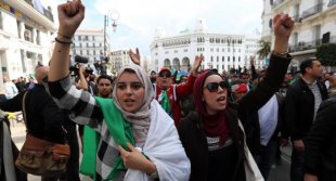 Rechaçado pelos protestos, presidente do Conselho Constitucional na Argélia renuncia