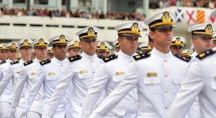 Militares no governo Bolsonaro aumentam os próprios soldos antes de aposentar
