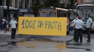 Após morte de cobrador, Rodoviários do Recife saem em protesto