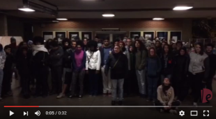 Estudantes da Unicamp gravam vídeo contra o corte de ponto dos trabalhadores da USP
