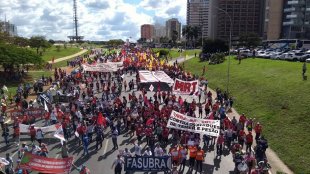MRT em Brasília: derrubar as reformas e impor uma Constituinte já