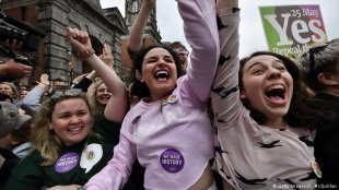 Na Irlanda, referendo aprova a legalização do aborto