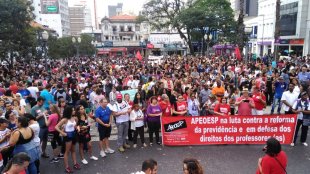 Em Campinas, professores tomam as ruas e dão aula de como lutar contra a reforma da Previdência