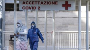 Médicos italianos protestam por mais proteção, depois da morte de 87 profissionais da saúde 