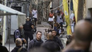 Negros morrem quase três vezes mais que brancos em ações policiais no Brasil