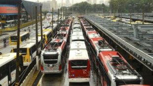 Em São Paulo, prefeito Ricardo Nunes ameaça aumento da tarifa do transporte para fevereiro 