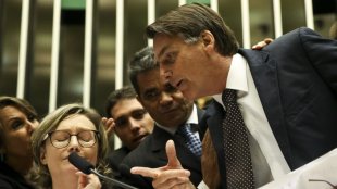 Após anos de ataques contra as mulheres, Bolsonaro vira réu por incitação ao estupro