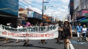 Ato contra a reforma ensino médio em Araraquara