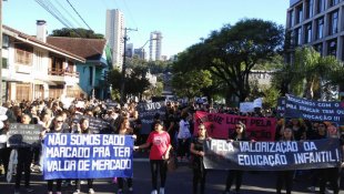 Professoras da Educação Infantil em greve fazem forte ato no Rio Grande do Sul