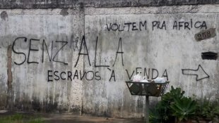 Família negra é atacada com escritos racistas na própria casa em Ribeirão das Neves, MG