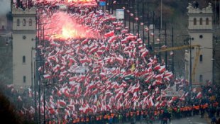 “Deus, honra e pátria”, o lema de 200.000 ultradireitistas que marcharam na Polônia