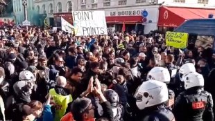 Manifestações e repressão na França enquanto a Reforma das Previdências chega ao parlamento