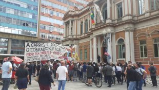 Greve da Carris: rodoviários marcham pela cidade contra os ataques de Melo