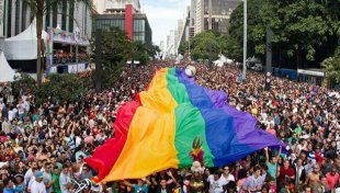 Só a nossa luta pode enfrentar o ódio da família Bolsonaro contra os LGBTQI+