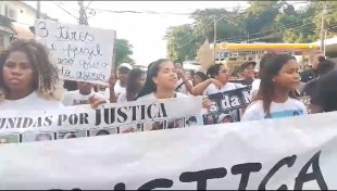 Polícia de Claudio Castro reprime e prende familiares no ato por justiça para Thiago na Cidade de Deus