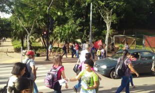 26M em MG: Organizações de esquerda e estudantes da UFMG realizam ato e panfletagem