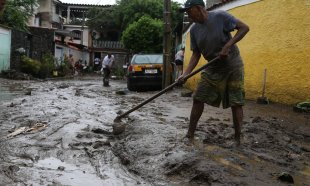 Depois de haver mortes, Crivella joga culpa nos próprios moradores vítimas da chuva