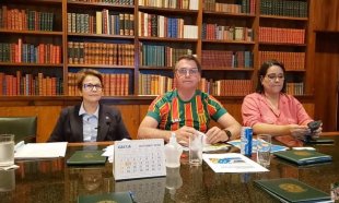 Bolsonaro disputa vacina com Doria e afirma reedição do decreto de privatização do SUS