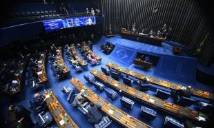 Demagogia: mesmo Senado das reformas aprova multa para desigualdade salarial machista