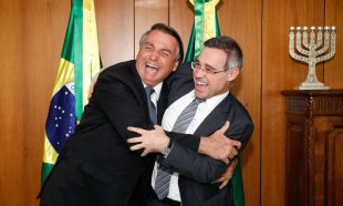 Bolsonaro, a justiça e o Estado roubam o direito ao corpo das mulheres: aborto legal já!