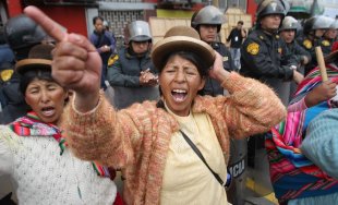 Lula apoia governo golpista do Peru que reprime e assassina indígenas