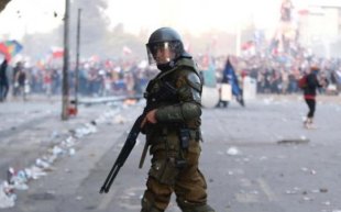 Perseguição a milhares de civis chilenos, porém apenas 64 agentes foram acusados de repressão