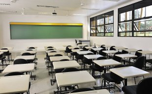 Escolas particulares retomam aulas no RJ, colocando em risco alunos, professores e funcionários 